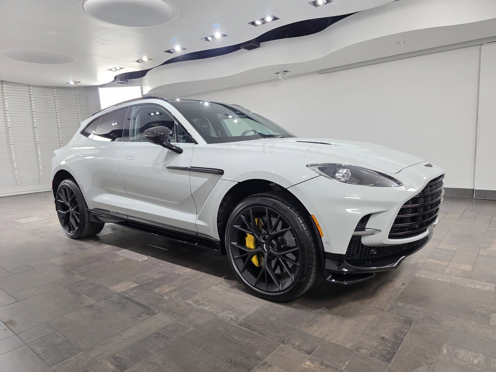 2026 Aston Martin DBX 4.0 V8 707 AWD's photo