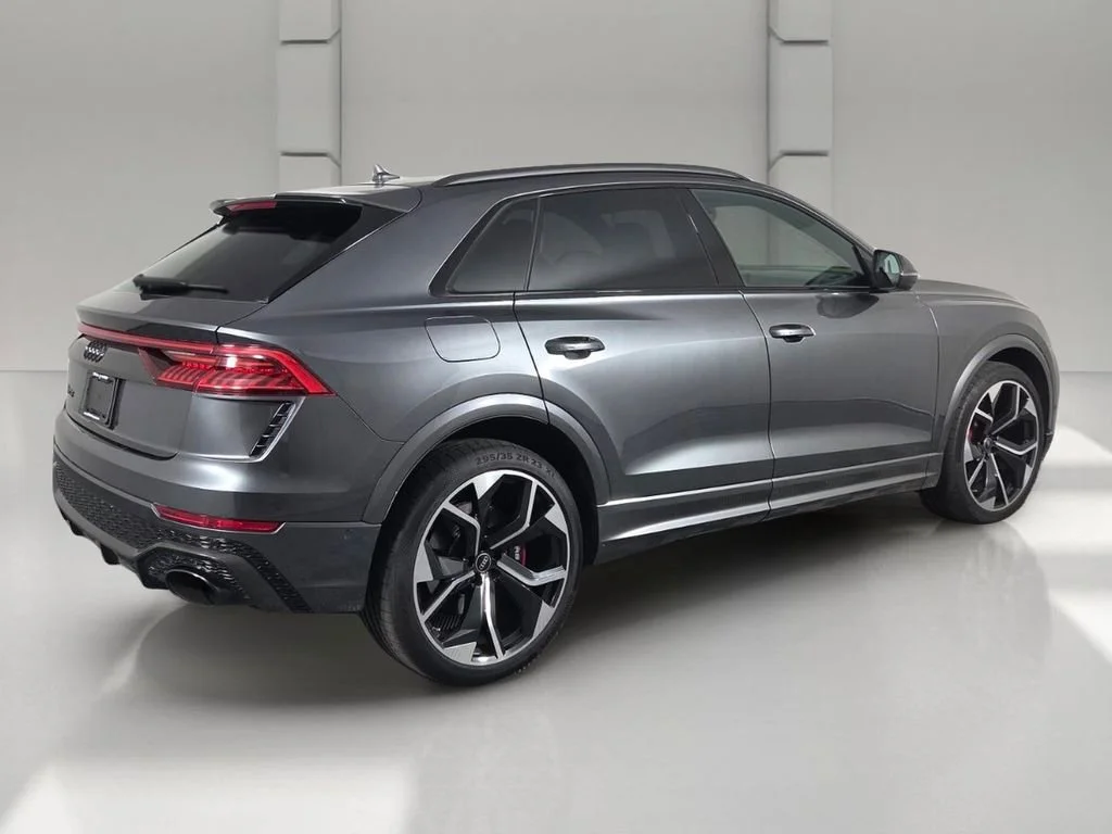 Used 2024 Daytona Gray Pearl Effect Audi 4.0T image 5