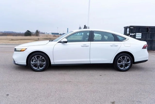 Used 2025 White Honda EX-L image 4