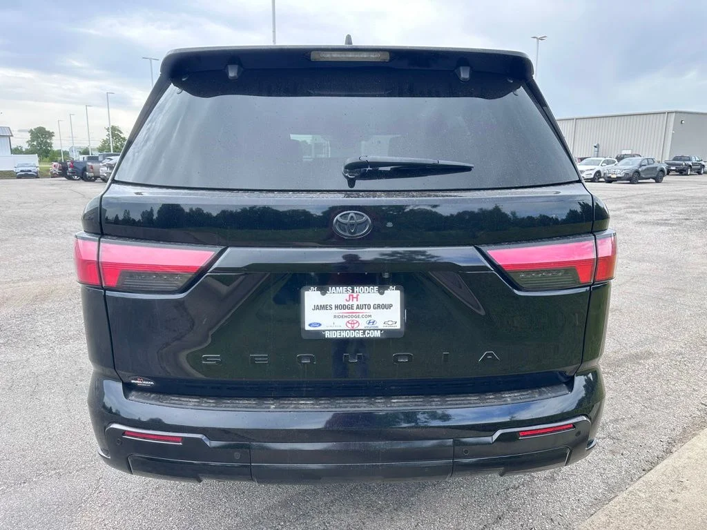 2024 Toyota Sequoia SR5 - Photo 6