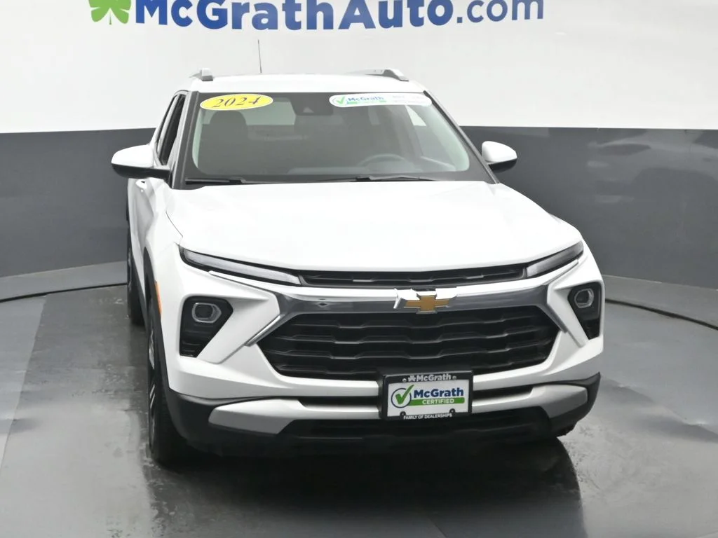 Used 2024 White Chevrolet LT image 5