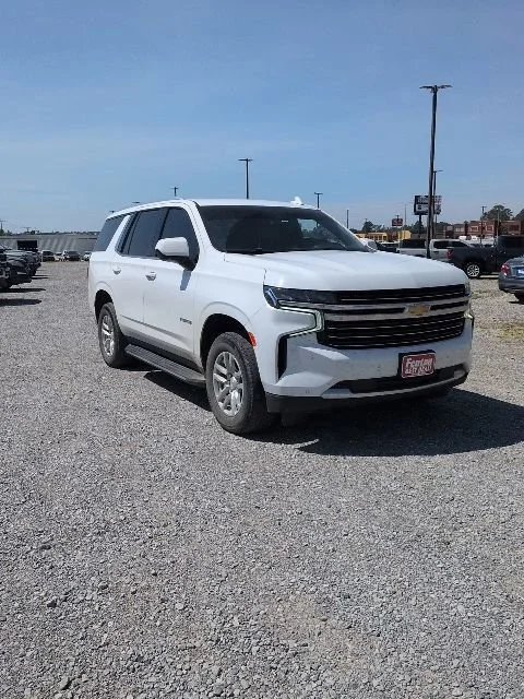 Used 2024 Summit White Chevrolet LT image 2