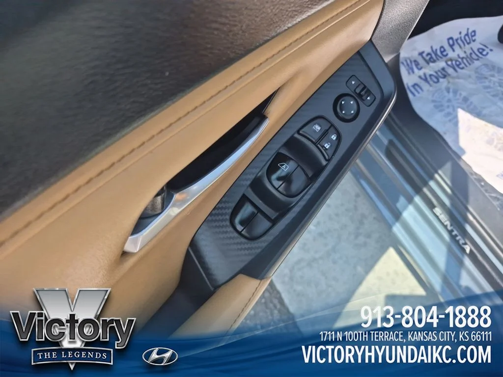 Used 2025 Gray Nissan SV image 13