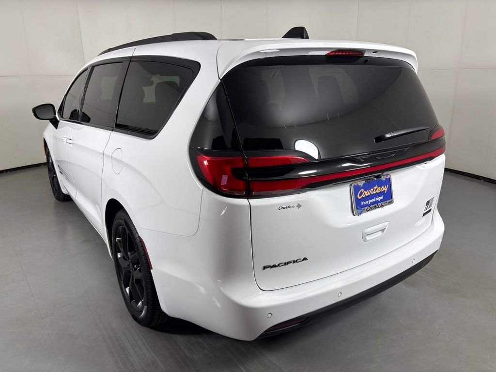 New 2027 Bright White Clear-Coat Exterior Paint Chrysler Select image 6