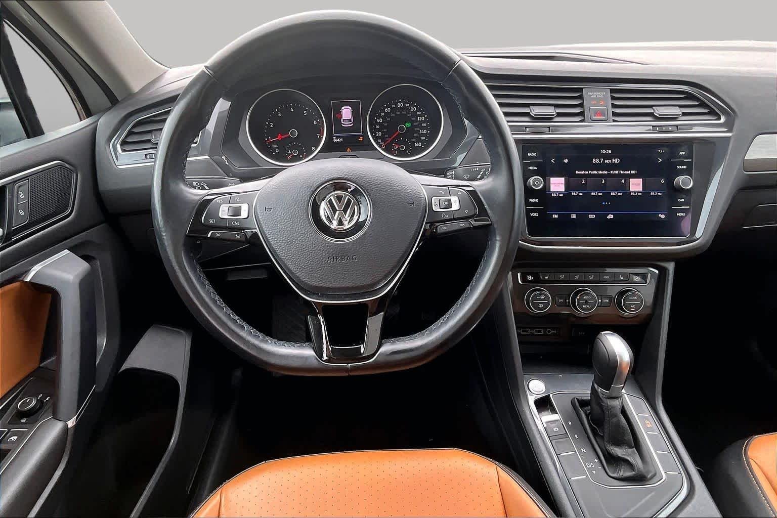 Used 2018 Pure White Volkswagen SE image 6