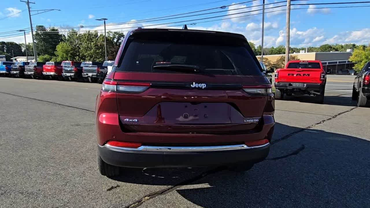 Used 2025 Velvet Red Pearlcoat Jeep Laredo X image 7