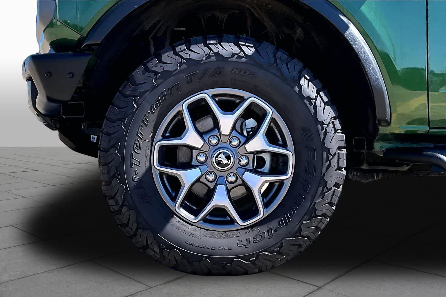 Used 2024 Eruption Green Metallic Ford Badlands image 25