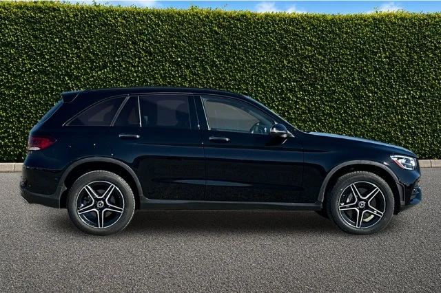 Used 2022 Black Mercedes-Benz GLC 300 image 3