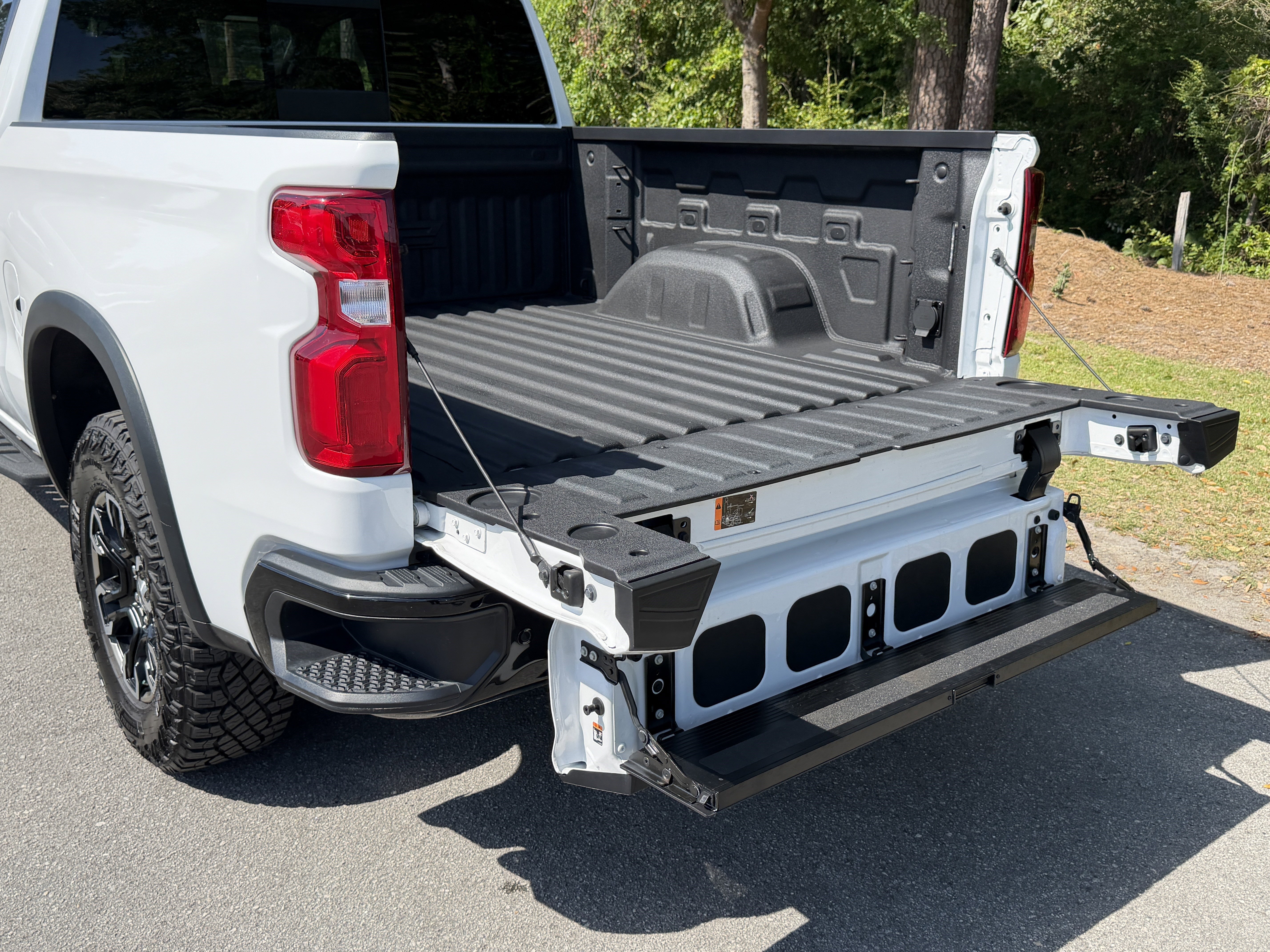 2024 Chevrolet Silverado 1500 ZR2 - Photo 11