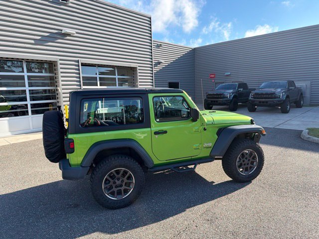 Used 2018 Green Jeep Sport image 4