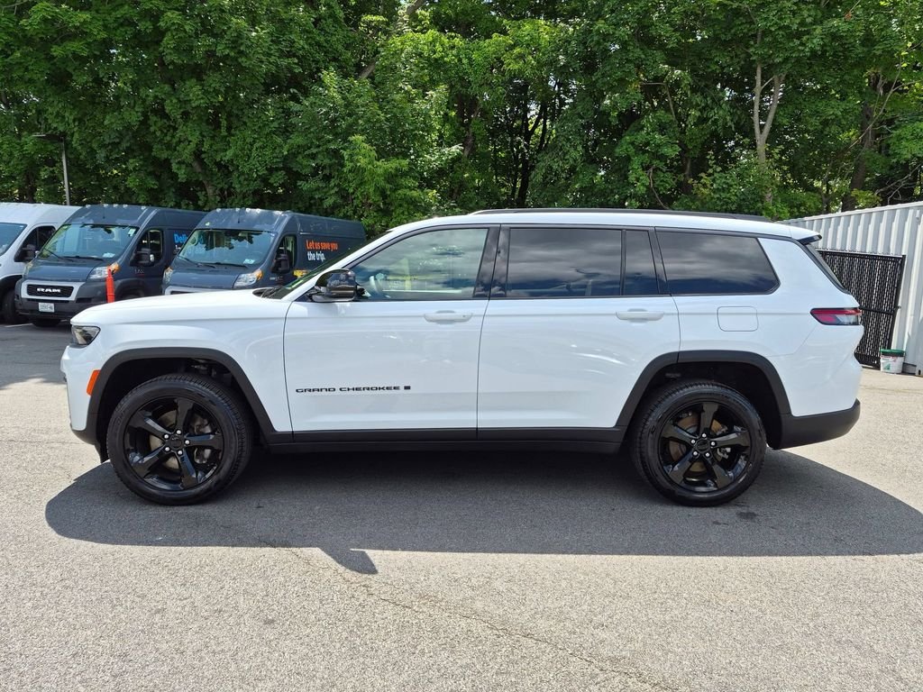 Used 2026 White Jeep Limited image 3