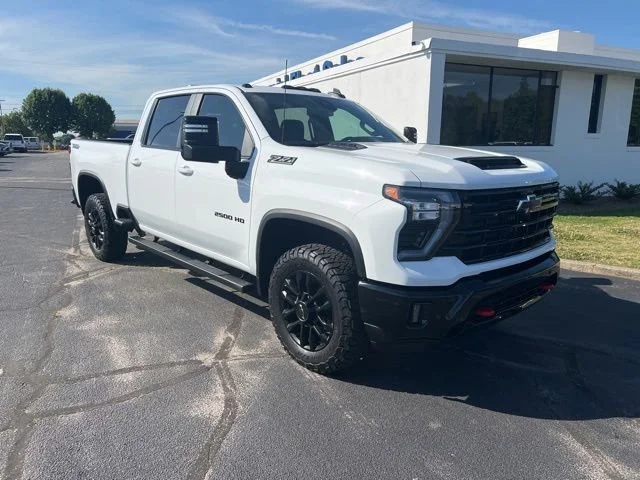 2025 Chevrolet Silverado HD LT 4WD Crew Cab Standard Box's photo