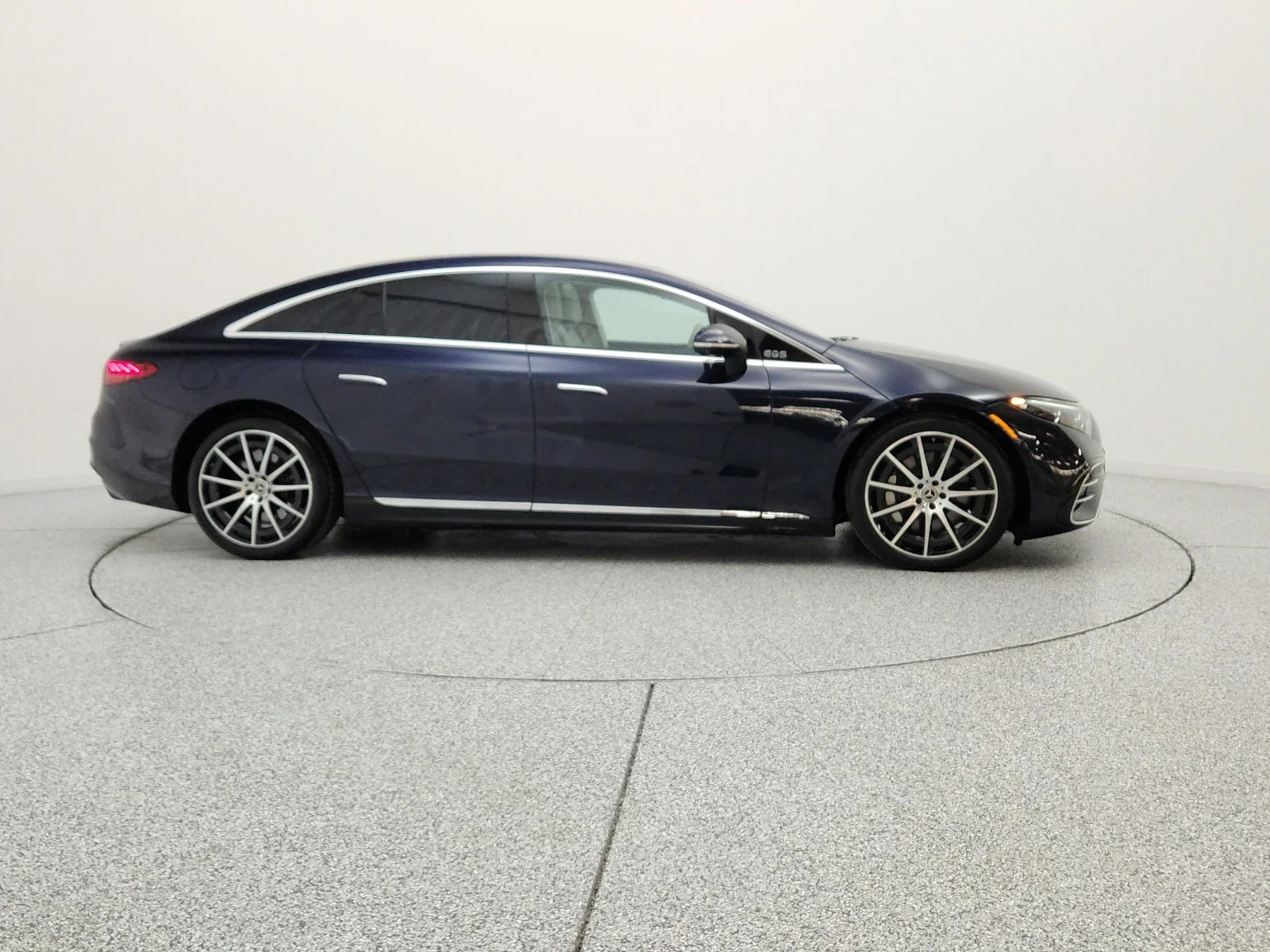 Used 2023 Nautical Blue Metallic Mercedes-Benz EQS 580 4MATIC® Sedan image 4