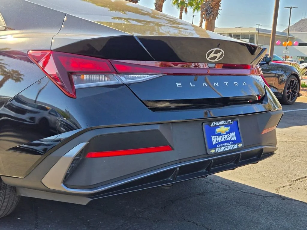 Used 2024 Abyss Black Hyundai SE image 5