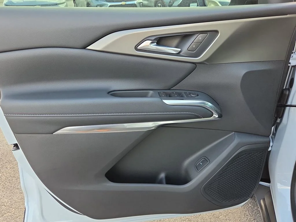 New 2026 Polar White Tricoat Chevrolet LT image 15
