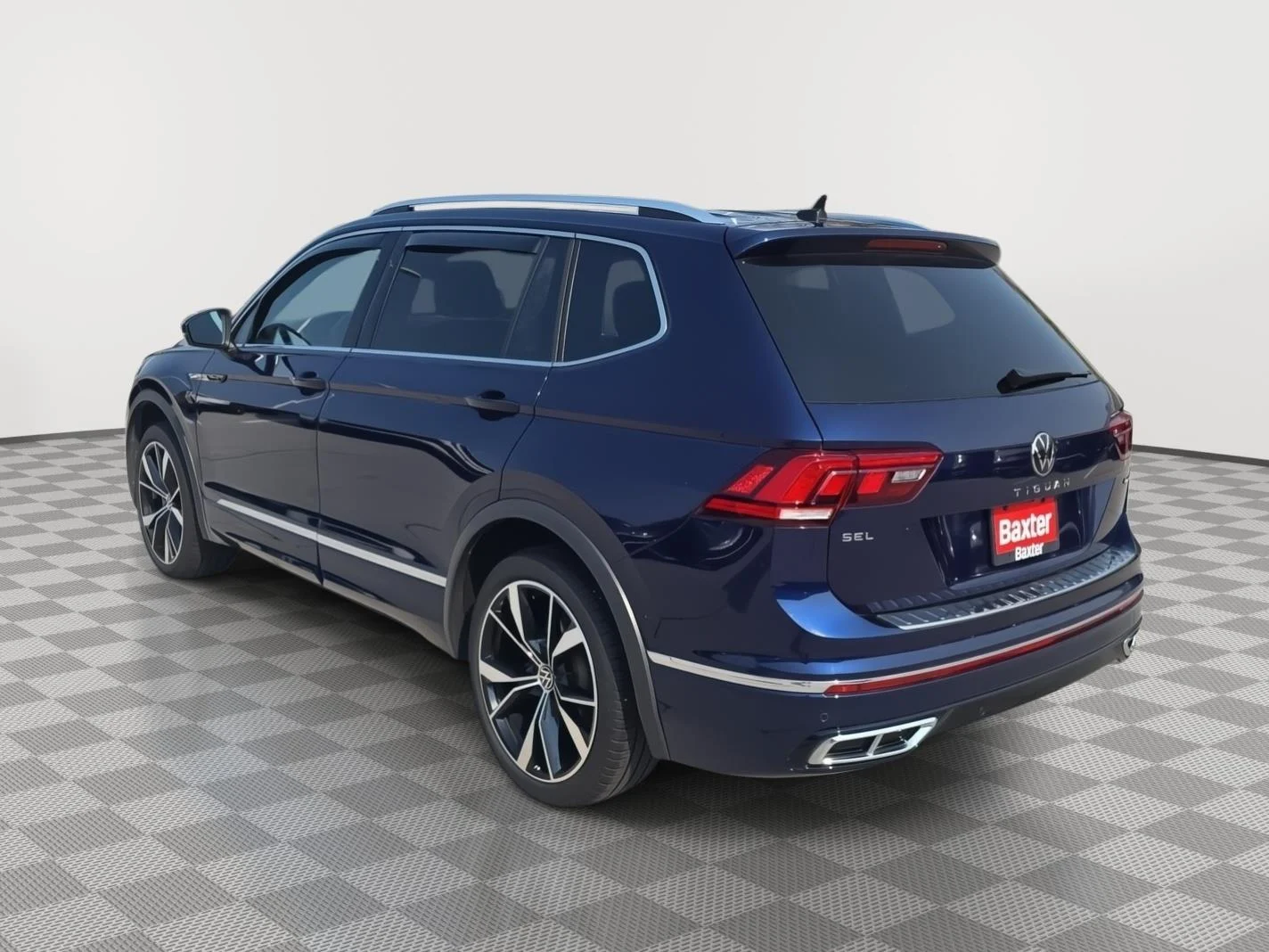 Used 2022  Volkswagen SEL R-Line image 5