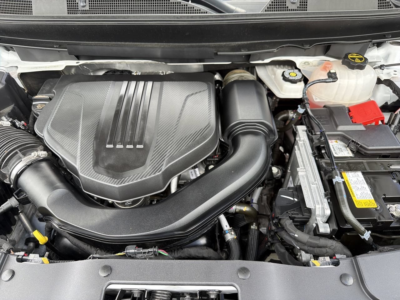 Used 2025 Summit White Chevrolet LT image 11