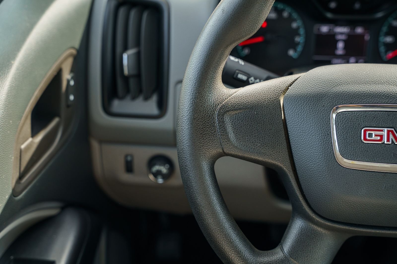 Used 2022 Gray GMC Elevation Standard image 28