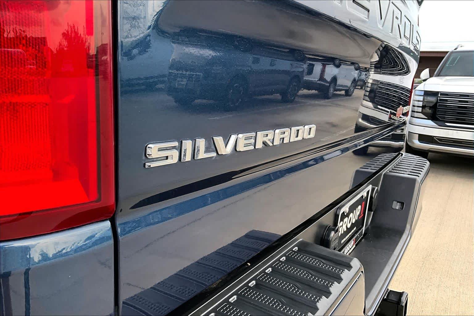 Used 2019 Northsky Blue Metallic Chevrolet Custom image 26