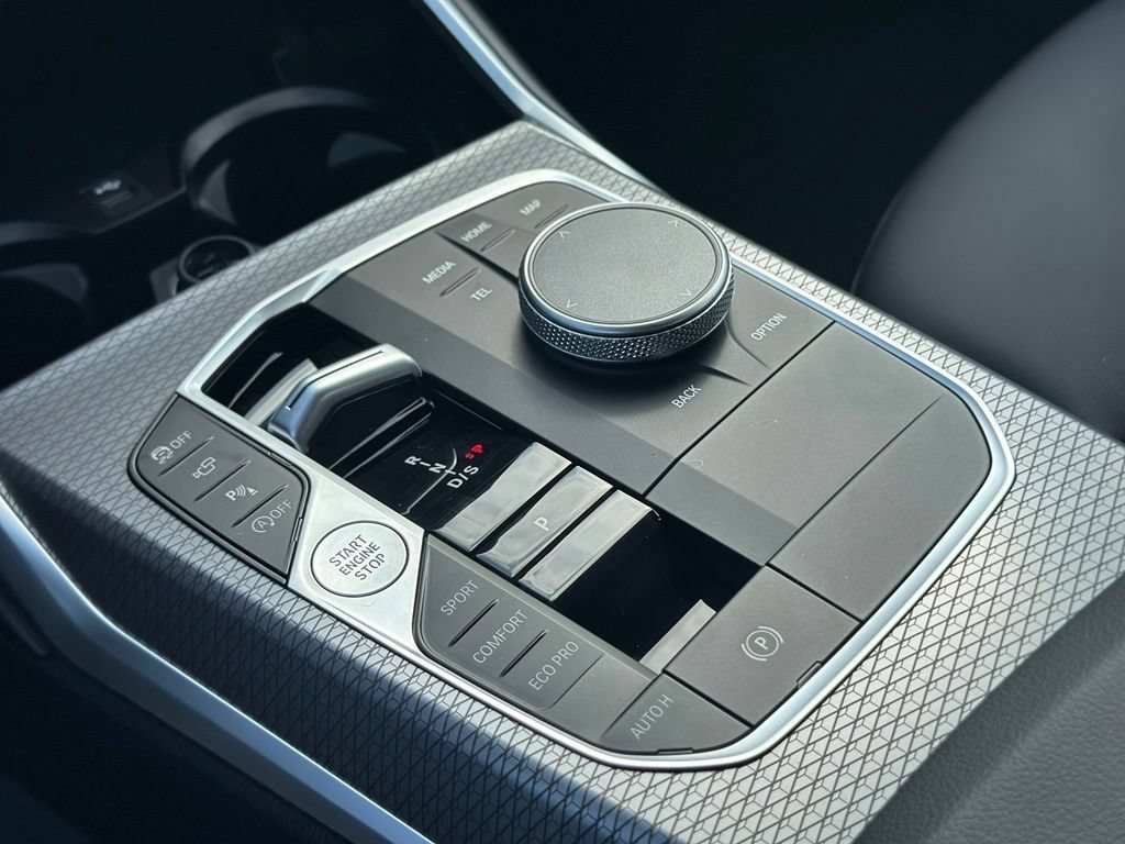 New 2026 Skyscraper Grey Metallic BMW 330i xDrive image 32