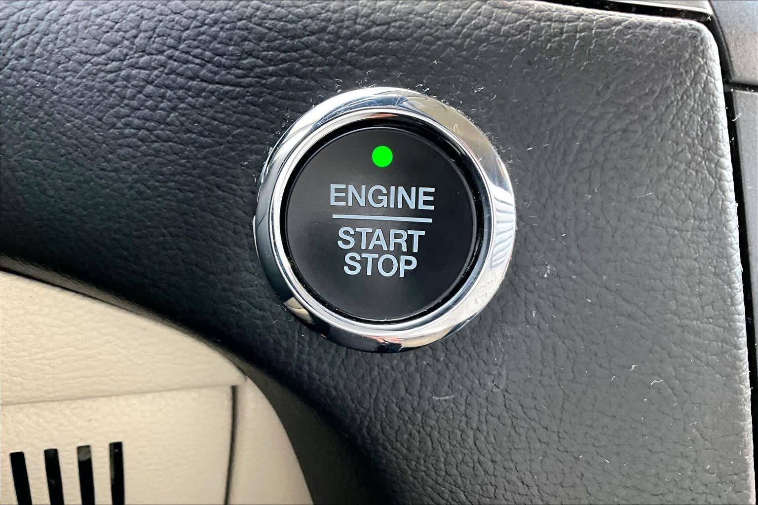 Used 2020 Star White Metallic Tri-Coat Ford Titanium image 34