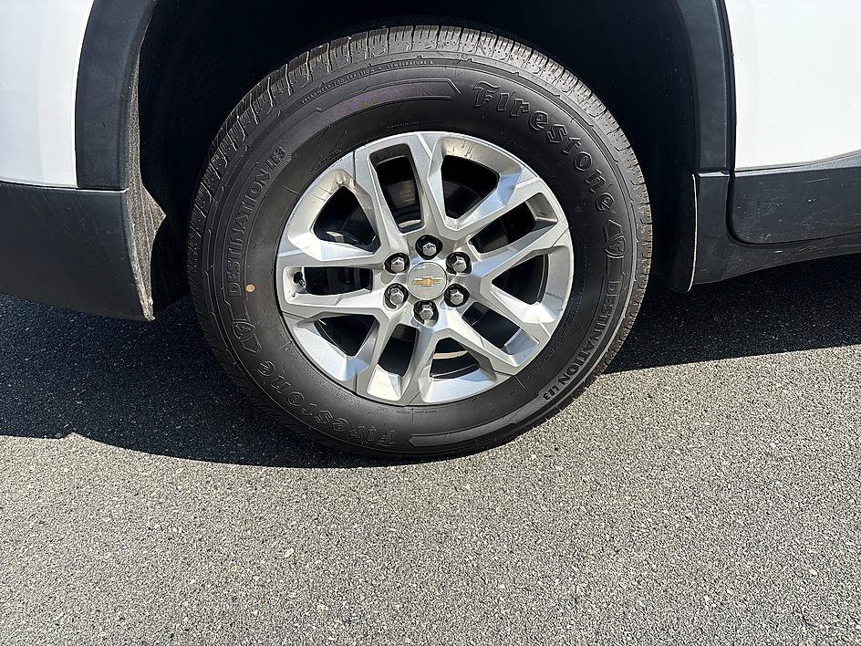 Used 2019 Iridescent Pearl Tricoat Chevrolet LT Cloth image 12