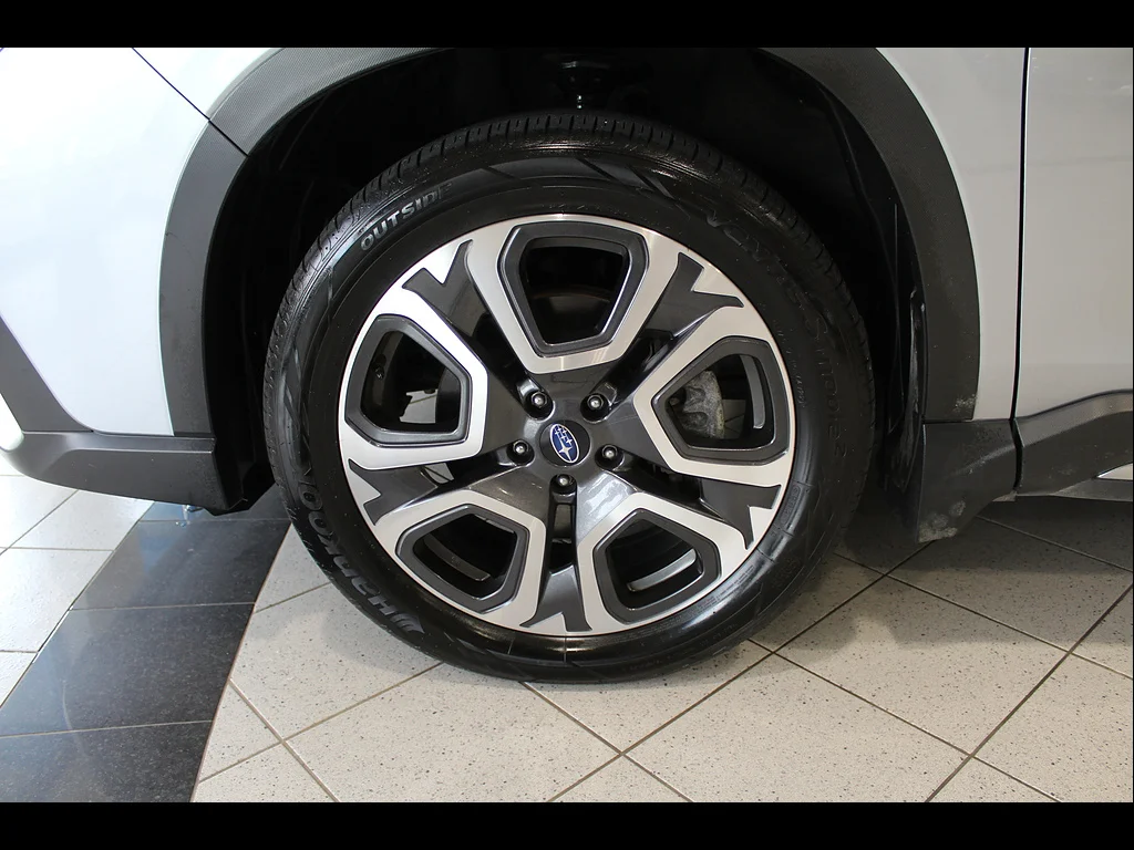 Used 2023 Ice Silver Metallic Subaru Limited 7-Passenger image 9