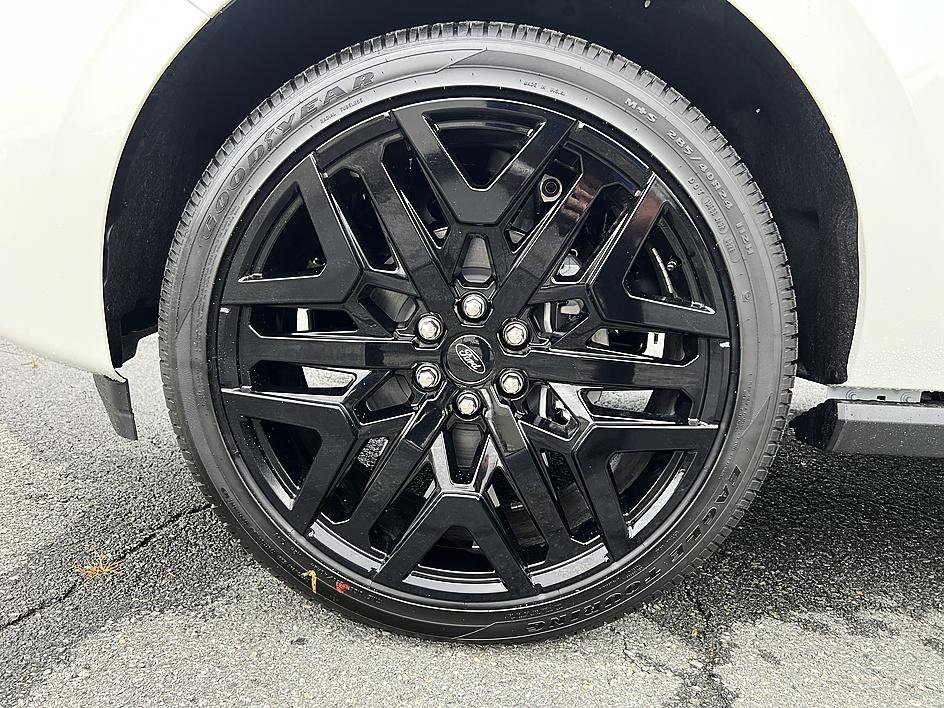 New 2027 Star White Metallic Tri-Coat Ford MAX Platinum image 8