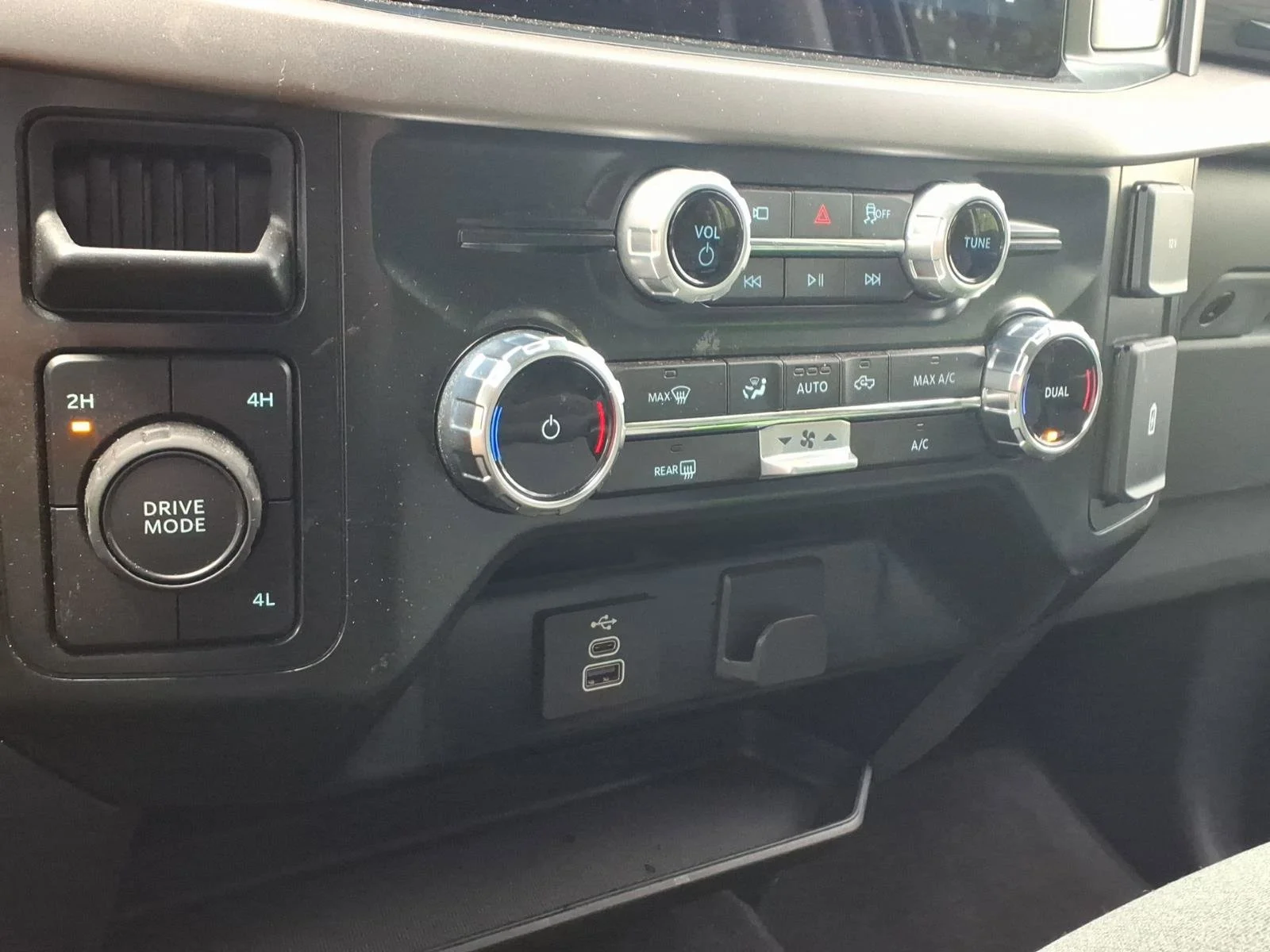 Used 2025 Gray Metallic Ford XLT image 15
