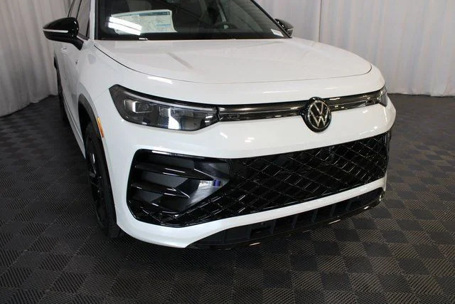 2025 Volkswagen Tiguan SE R-LINE BLACK - Photo 29