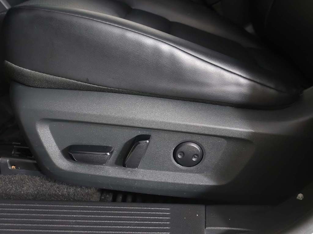 Used 2023 White Nissan SV image 33