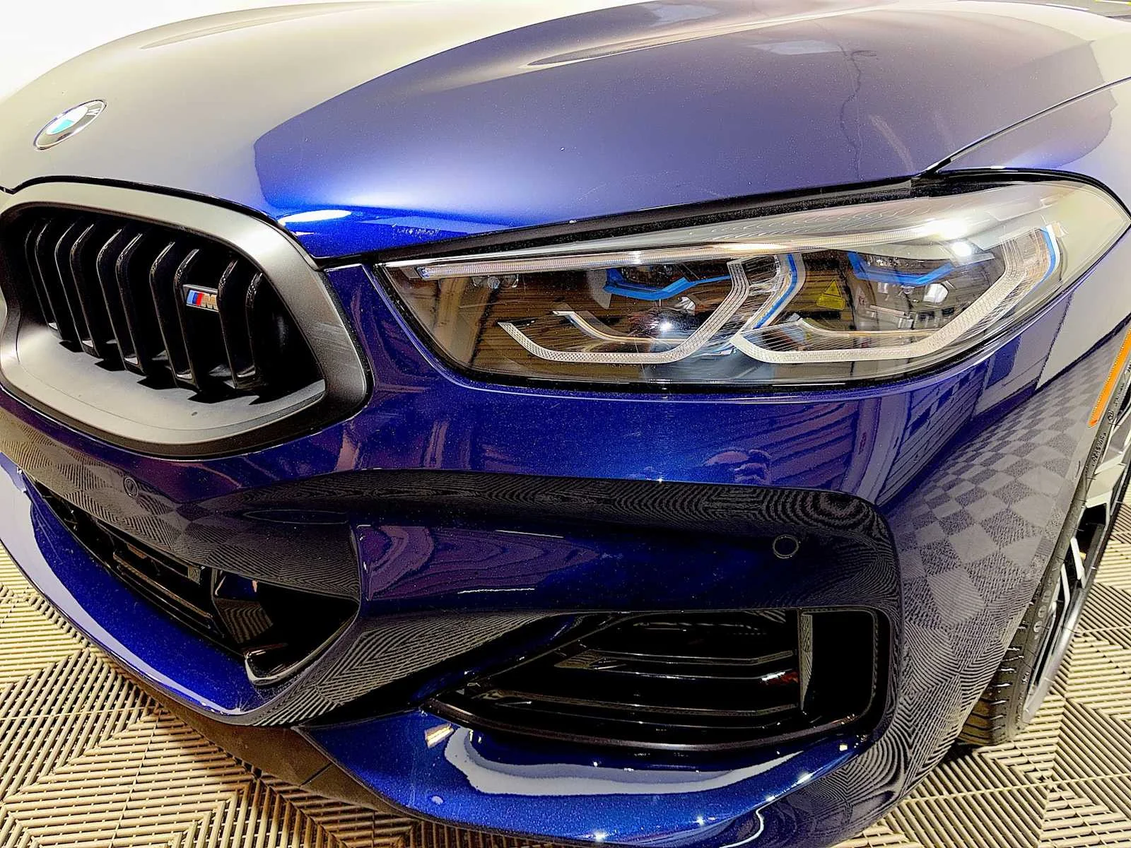 2026 BMW 8 Series M850i - Photo 24