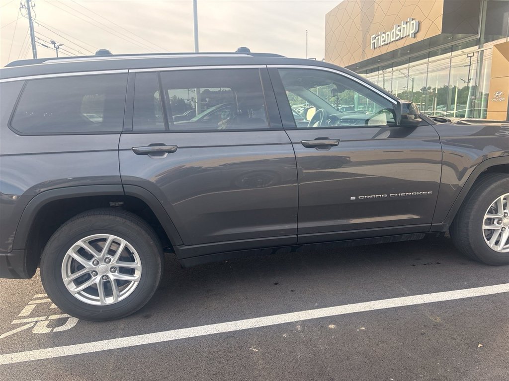 Used 2023 Gray Jeep Laredo image 14