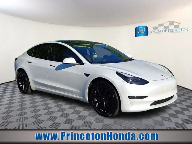 2022 Tesla Model 3 Long Range Dual Motor All-Wheel Drive's photo