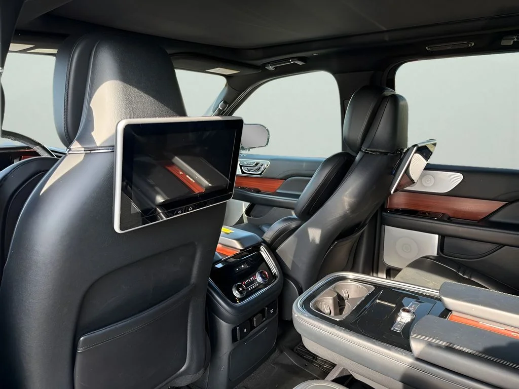 Used 2020 Infinite Black Lincoln Reserve image 12