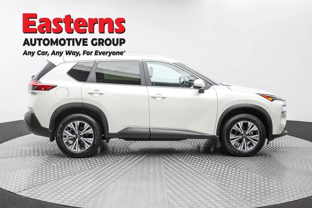 Used 2023 White Nissan SV image 4