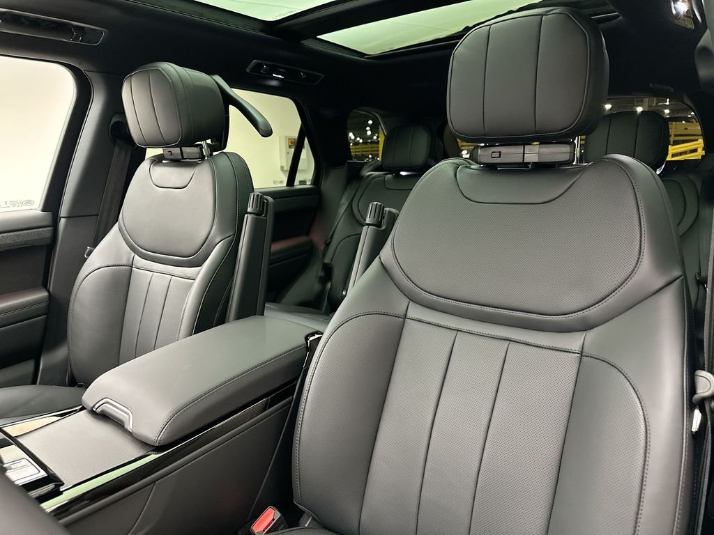 New 2026 Santorini Black Metallic Land Rover Dynamic SE image 10