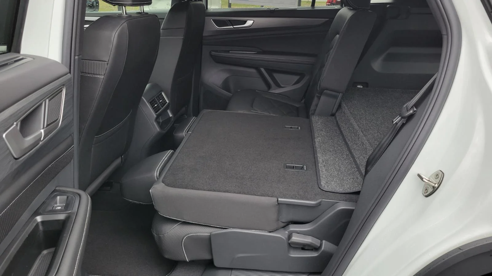 2026 Volkswagen Atlas Cross Sport SE w/Tech - Photo 42