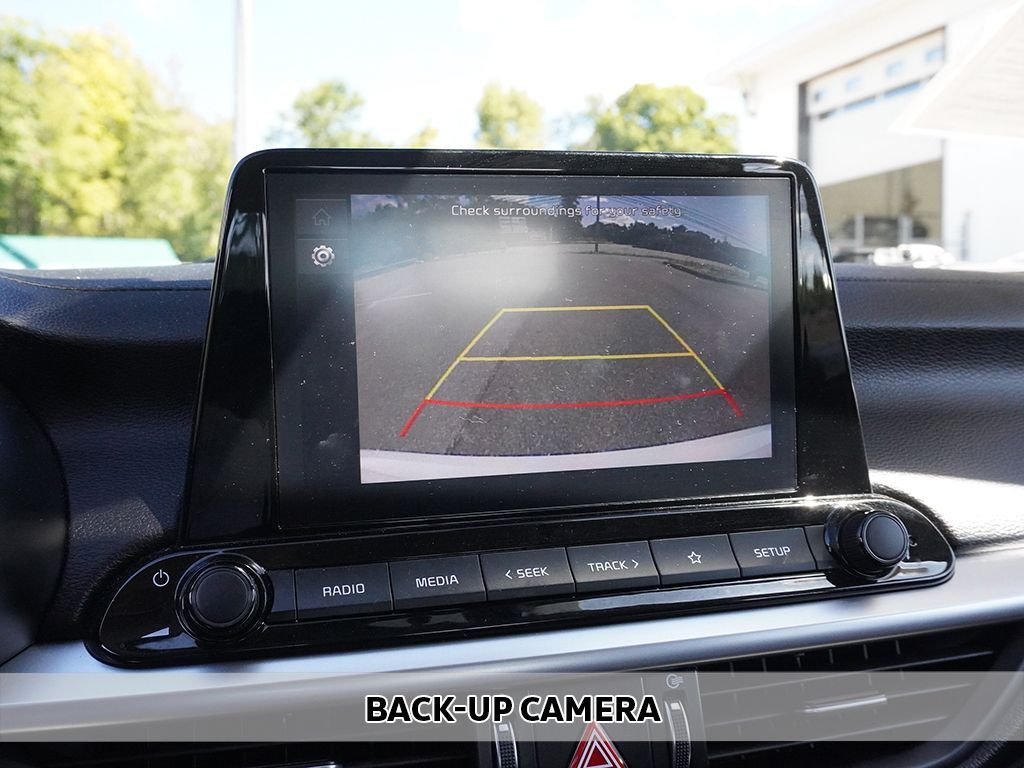 Used 2023 White Kia LXS image 5