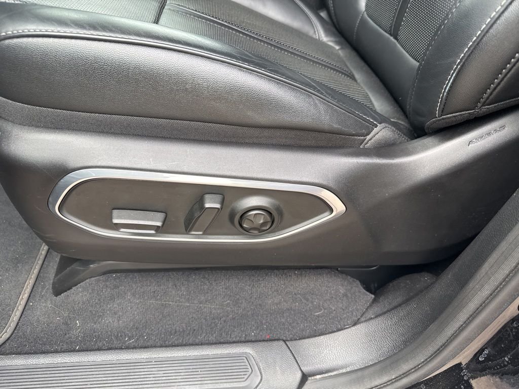 Used 2024 Black Jeep Base image 16