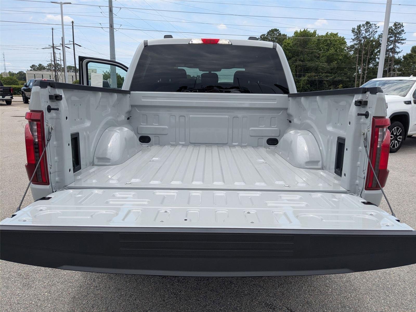 New 2026 Avalanche Ford XLT image 26