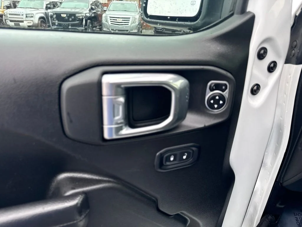 Used 2025 White Jeep Sport S image 24