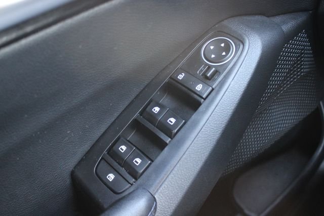 Used 2023 White Kia S image 18