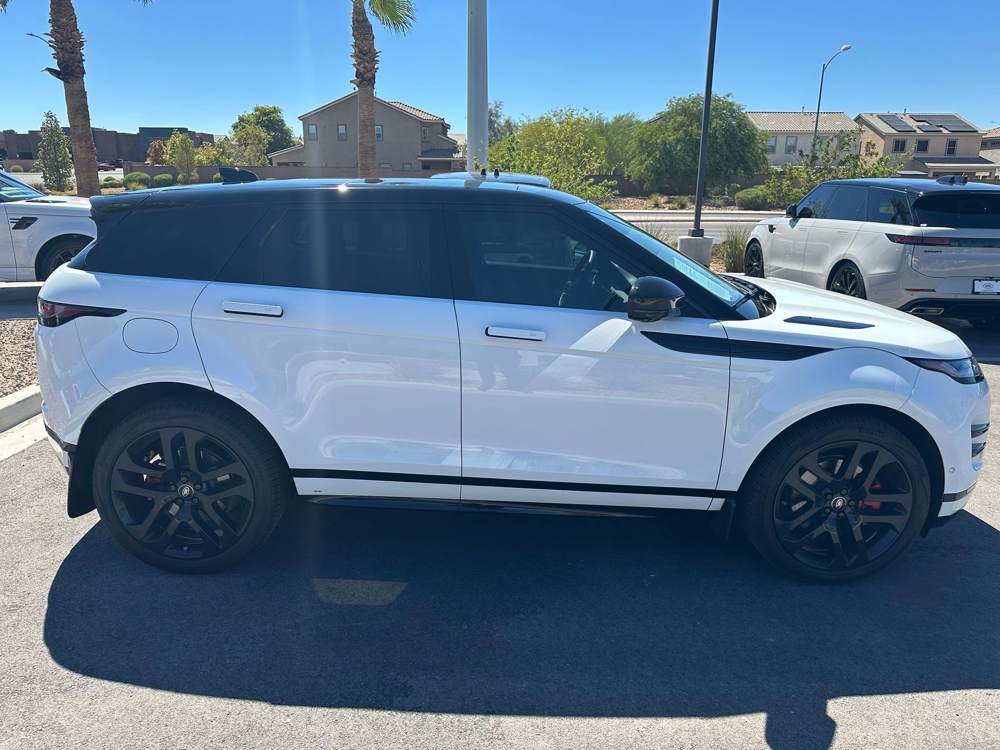 Used 2024 Fuji White Land Rover Dynamic image 3