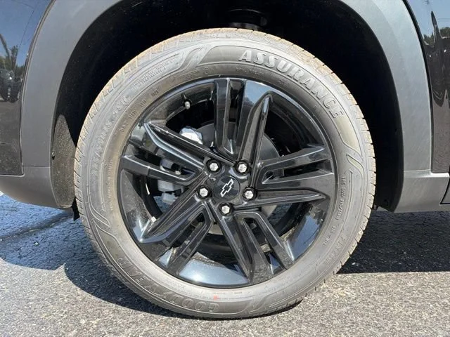 New 2026 Mosaic Black Metallic Chevrolet ACTIV image 9