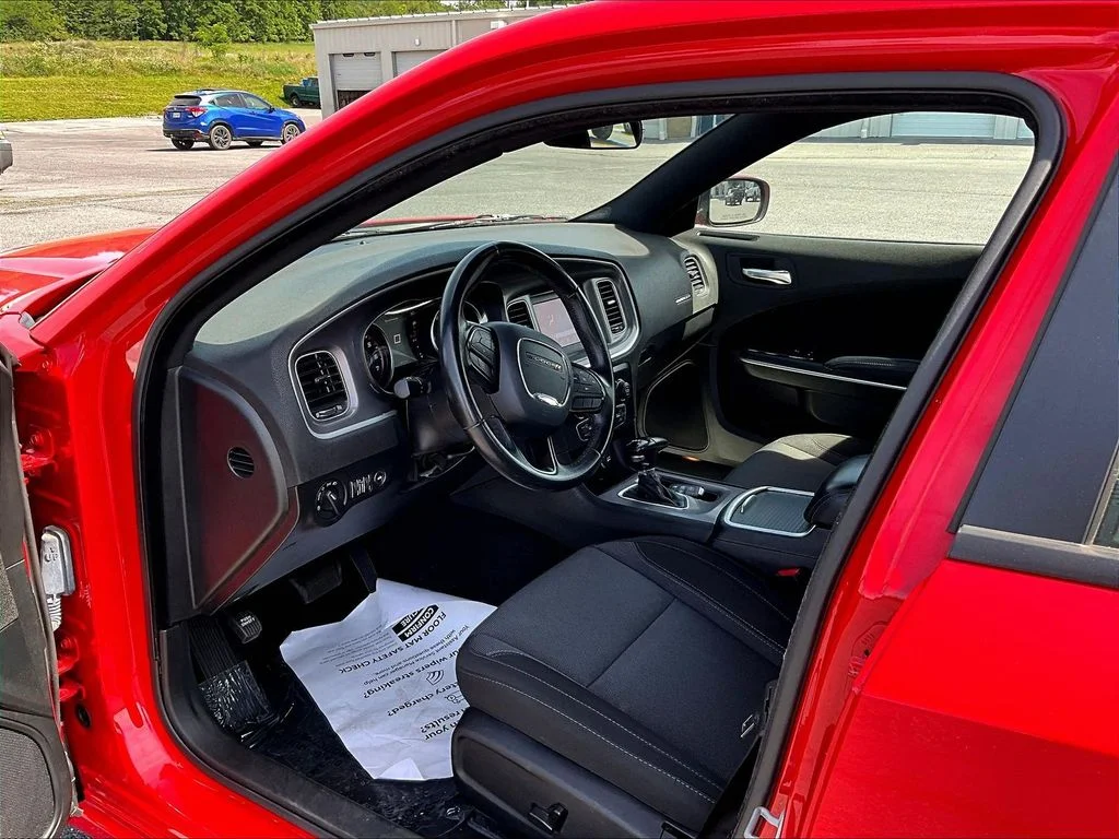 Used 2022 Red Dodge SXT image 7
