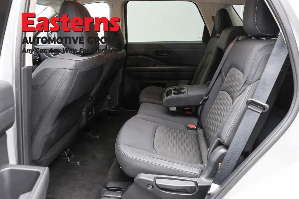Used 2025 Silver Nissan SV image 21