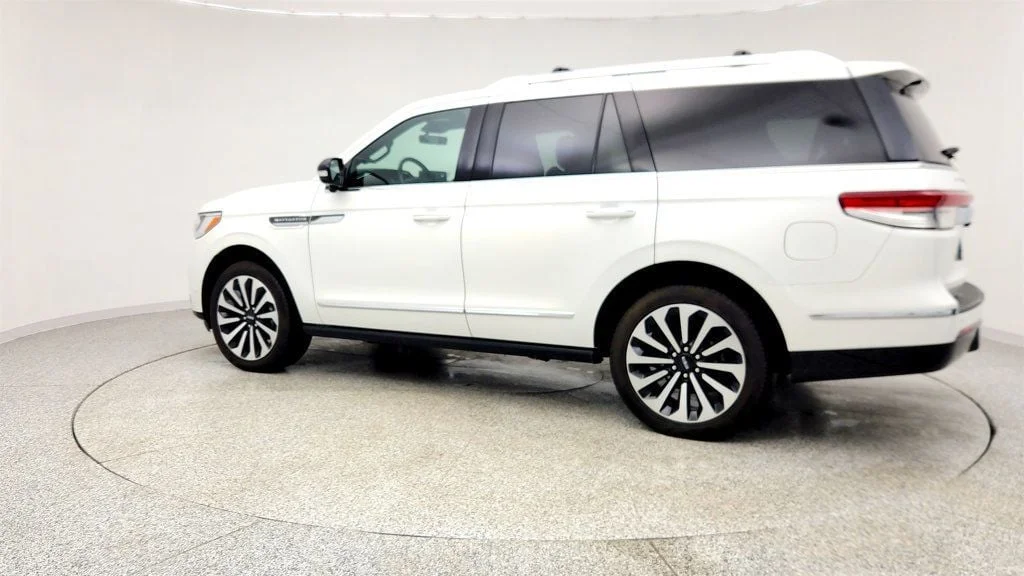 Used 2024 Pristine White Metallic Tri-Coat Lincoln Reserve 4x4 w/ Equipment 201A, HD Trailer Tow Pkg & 22