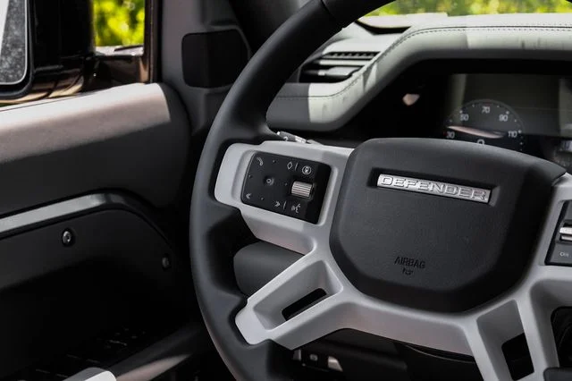 New 2026 Tasman Blue Land Rover X-Dynamic SE image 22