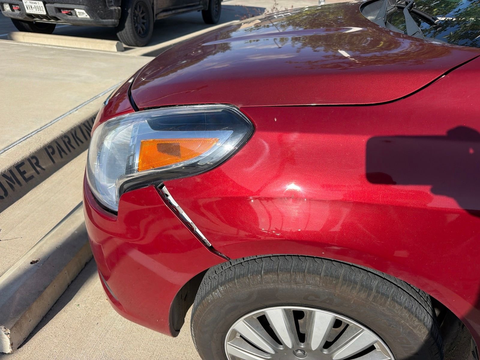 Used 2019 Cayenne Red Metallic Nissan 1.6 SV image 6